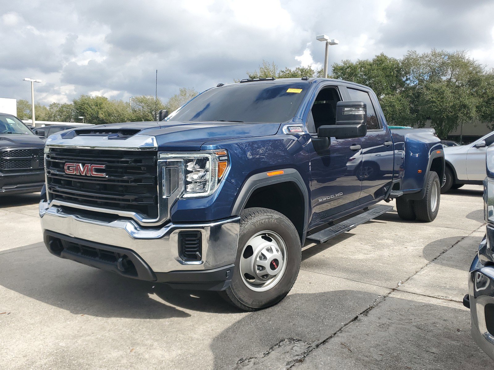 2023 GMC Sierra 3500HD Pro's photo