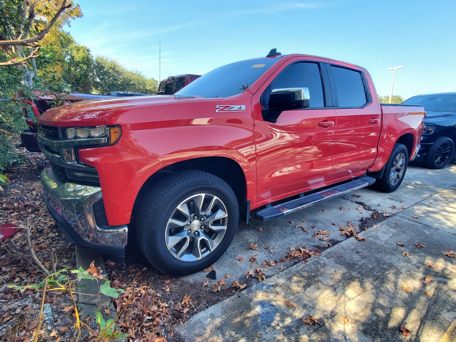 2022 Chevrolet Silverado LT photo 2