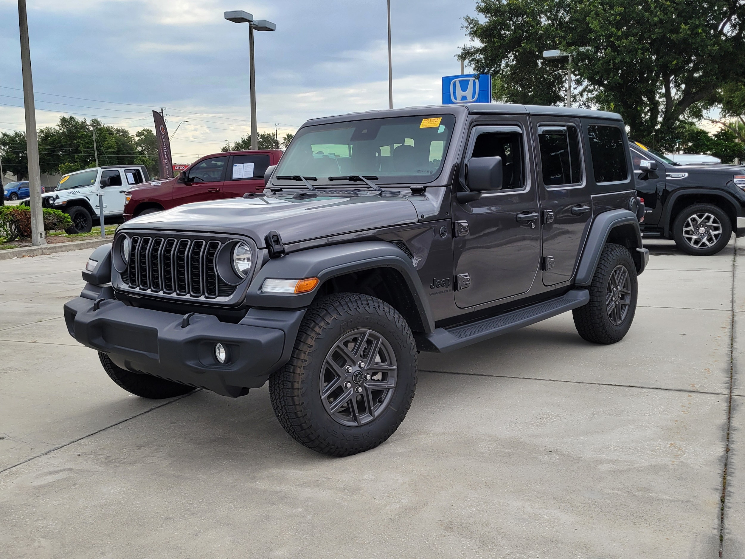 2025 Jeep Wrangler Sport S's photo