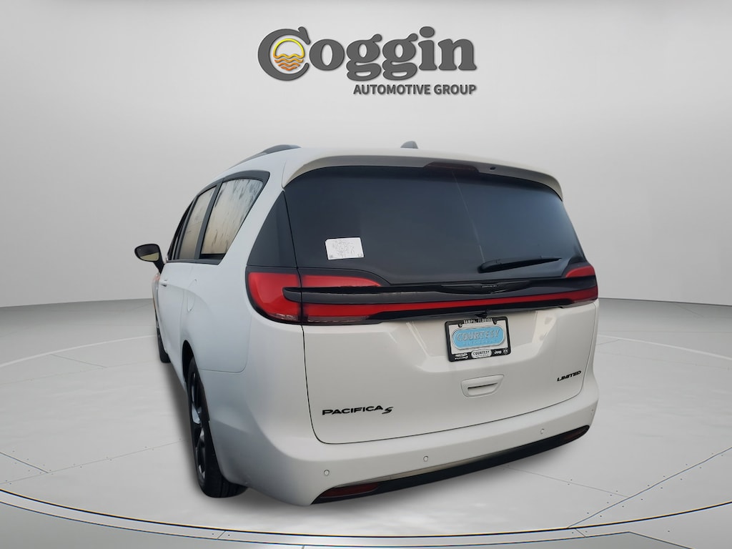 New 2026 Chrysler Pacifica LIMITED Passenger Van