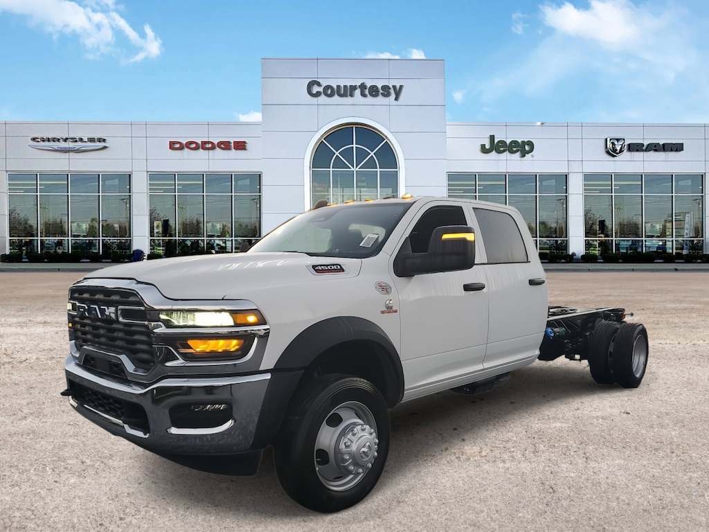New 2025 Ram 4500 Chassis Cab 4500 TRADESMAN CHASSIS CREW CAB 4X4 84' CA Pickup