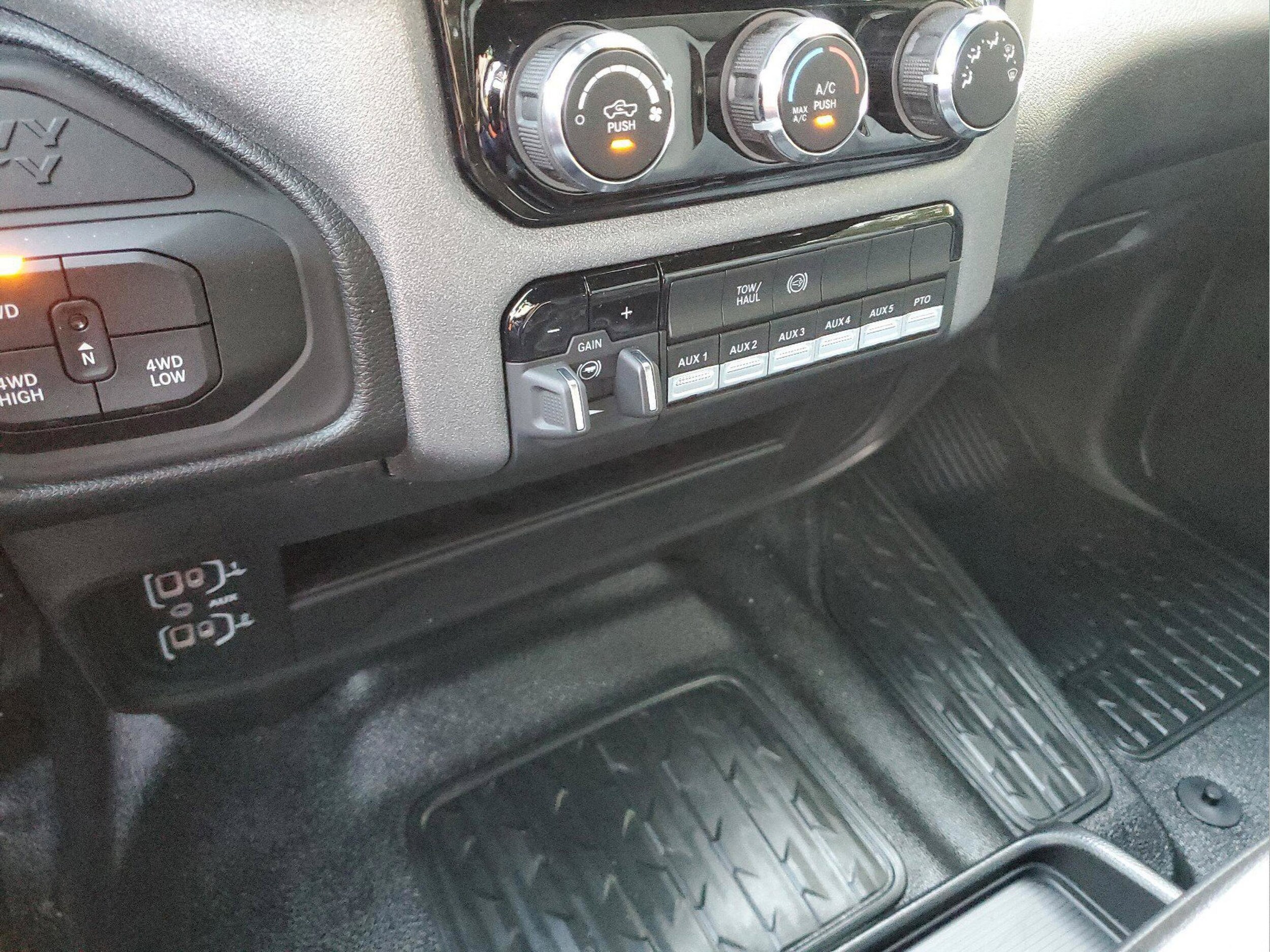 2026 RAM 3500 Chassis Tradesman - Photo 6