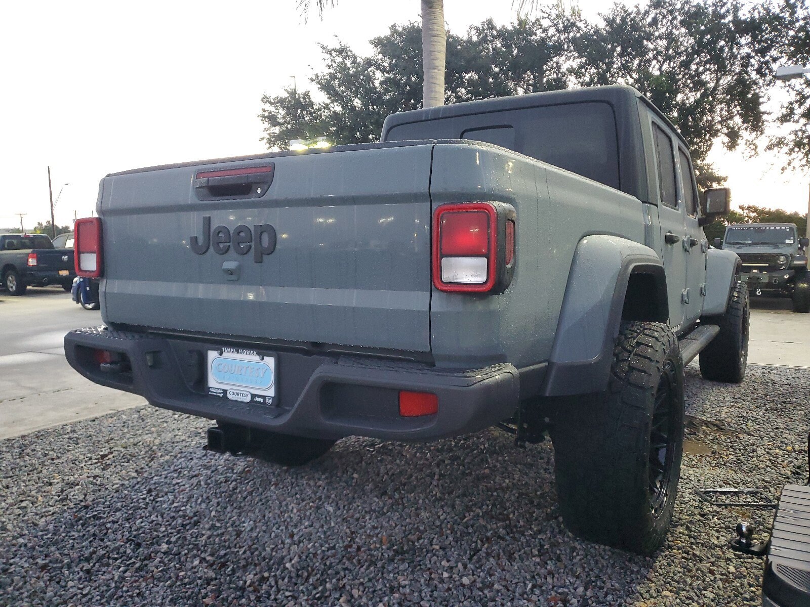 2025 Jeep Gladiator Sport S photo 3