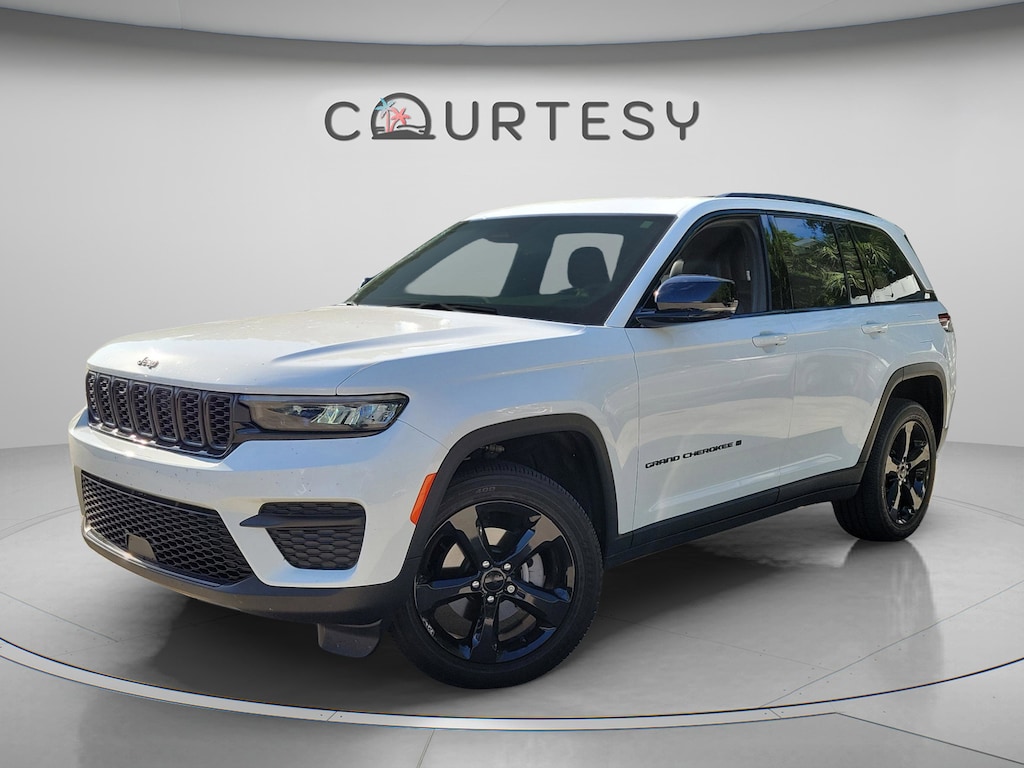 Used 2025 Jeep Grand Cherokee Altitude Altitude 4x4