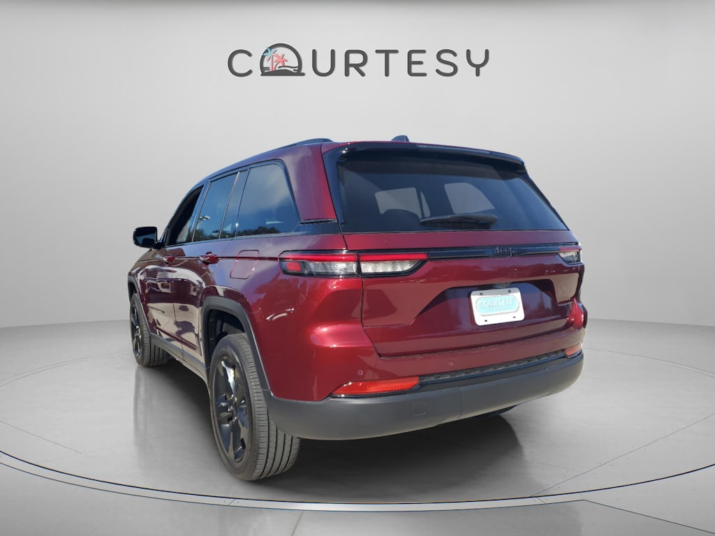 Used 2025 Jeep Grand Cherokee Altitude Altitude 4x2