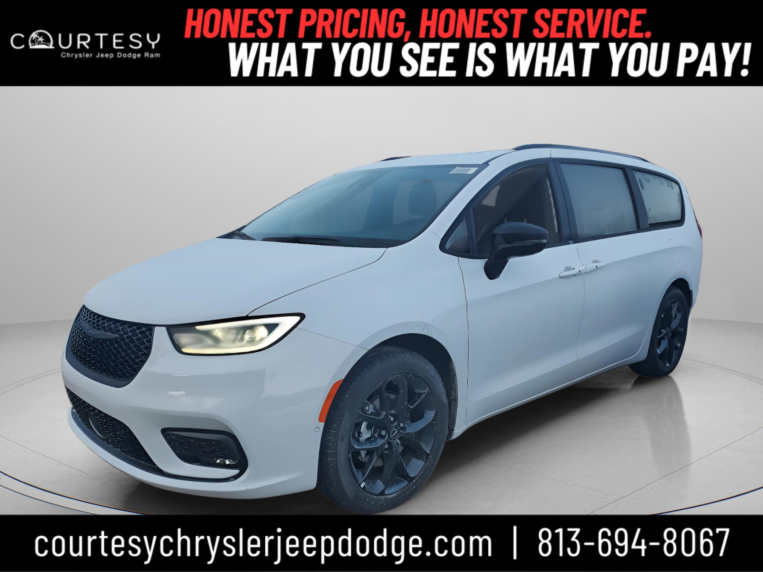 2026 Chrysler Pacifica Limited's photo