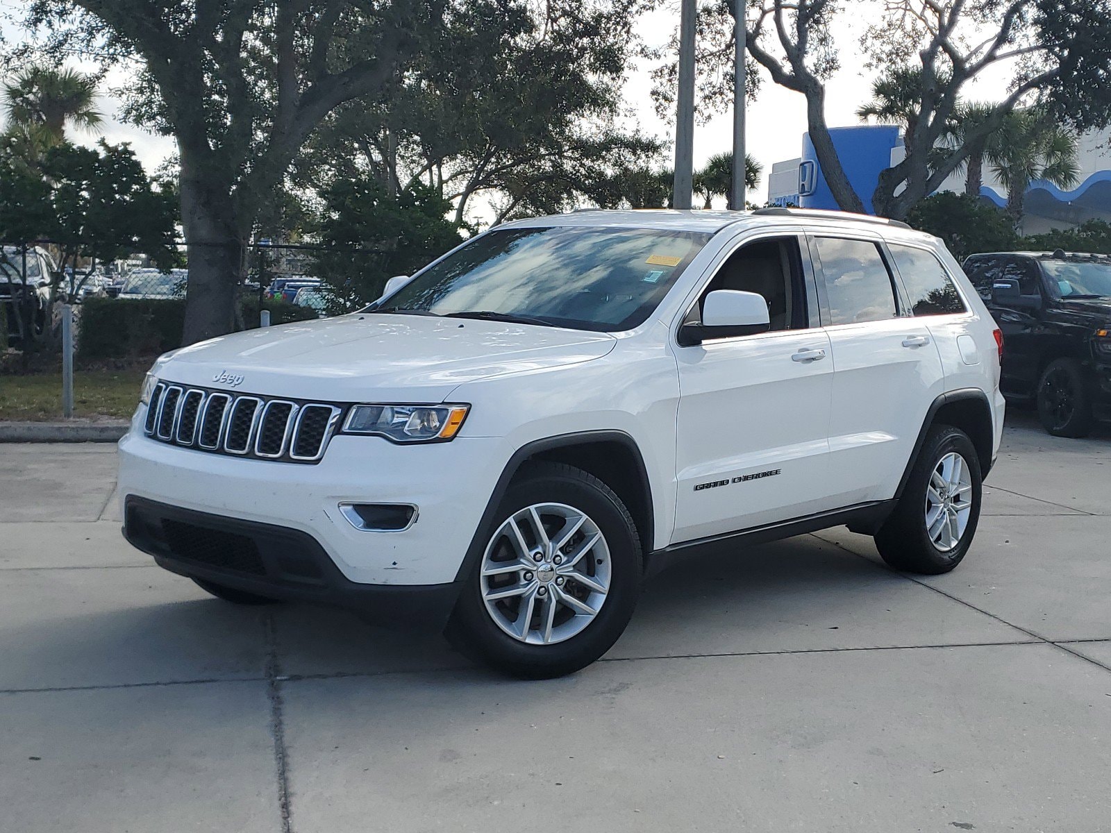 2017 Jeep Grand Cherokee Laredo E's photo