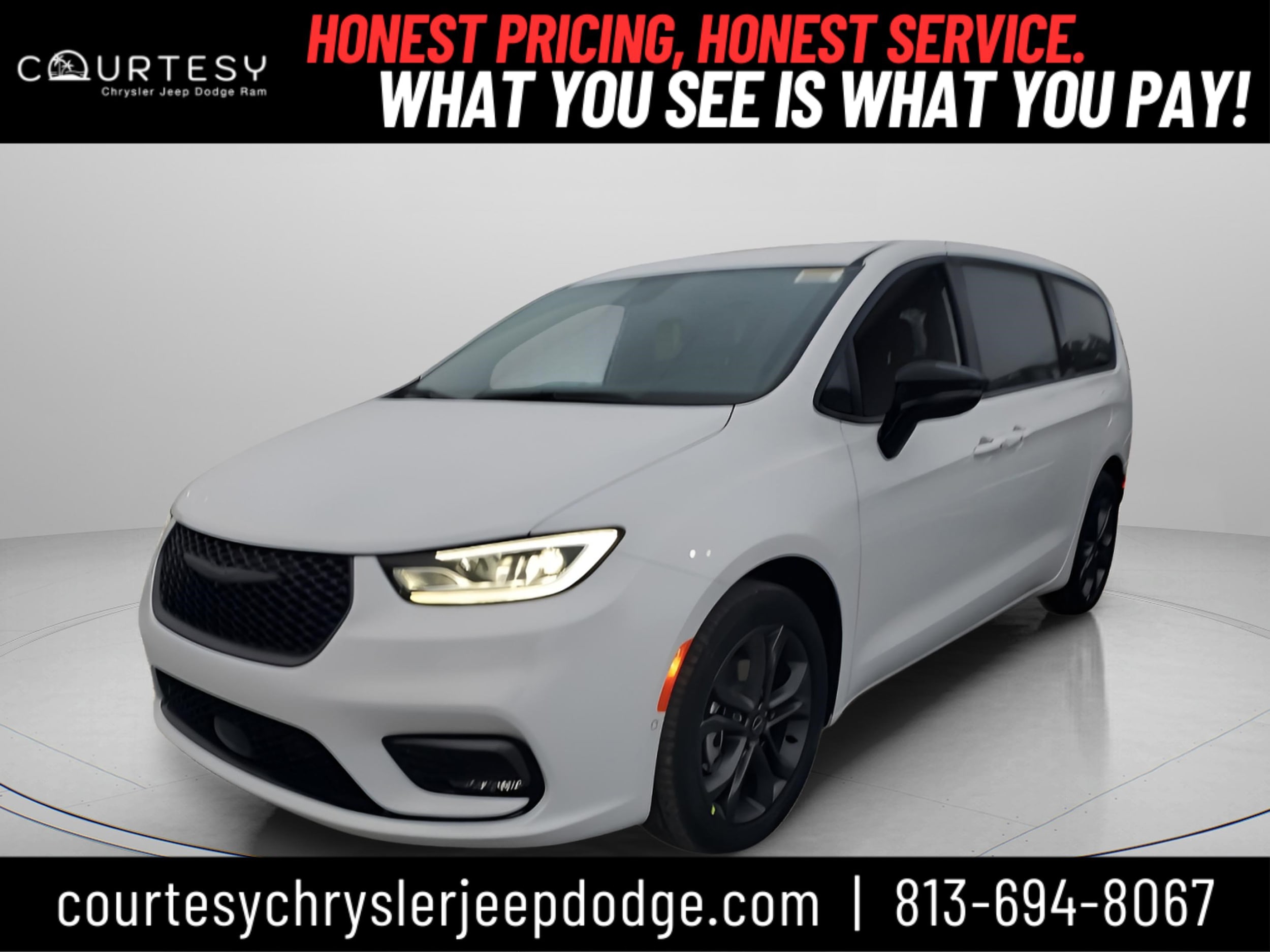 2026 Chrysler Pacifica Select's photo