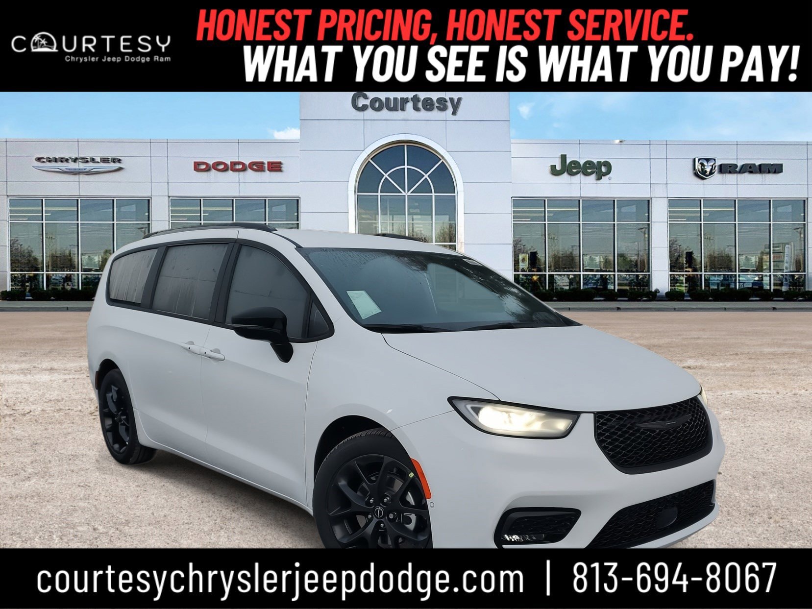 2026 Chrysler Pacifica Select's photo