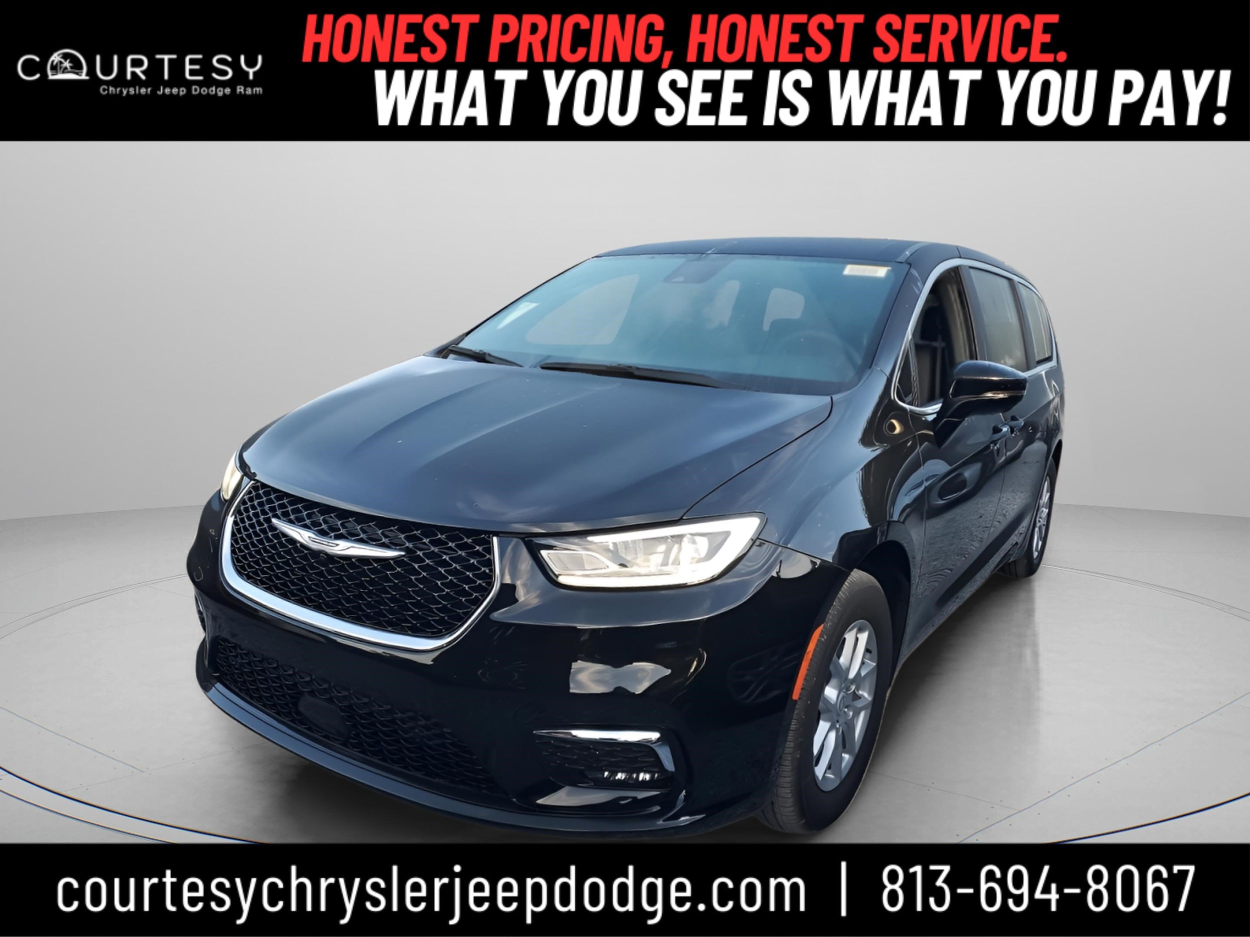 2026 Chrysler Pacifica Select's photo