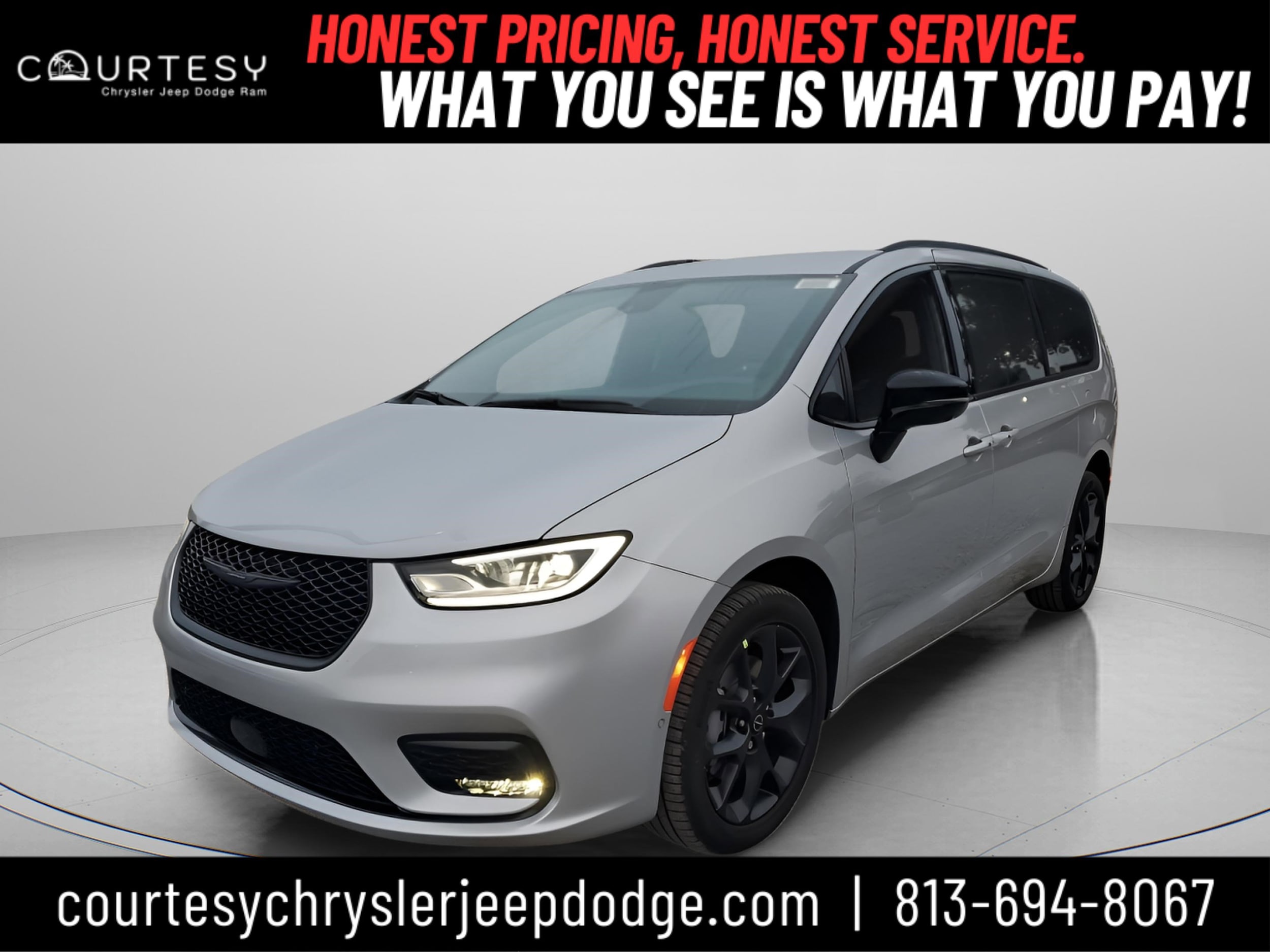 2026 Chrysler Pacifica Select's photo