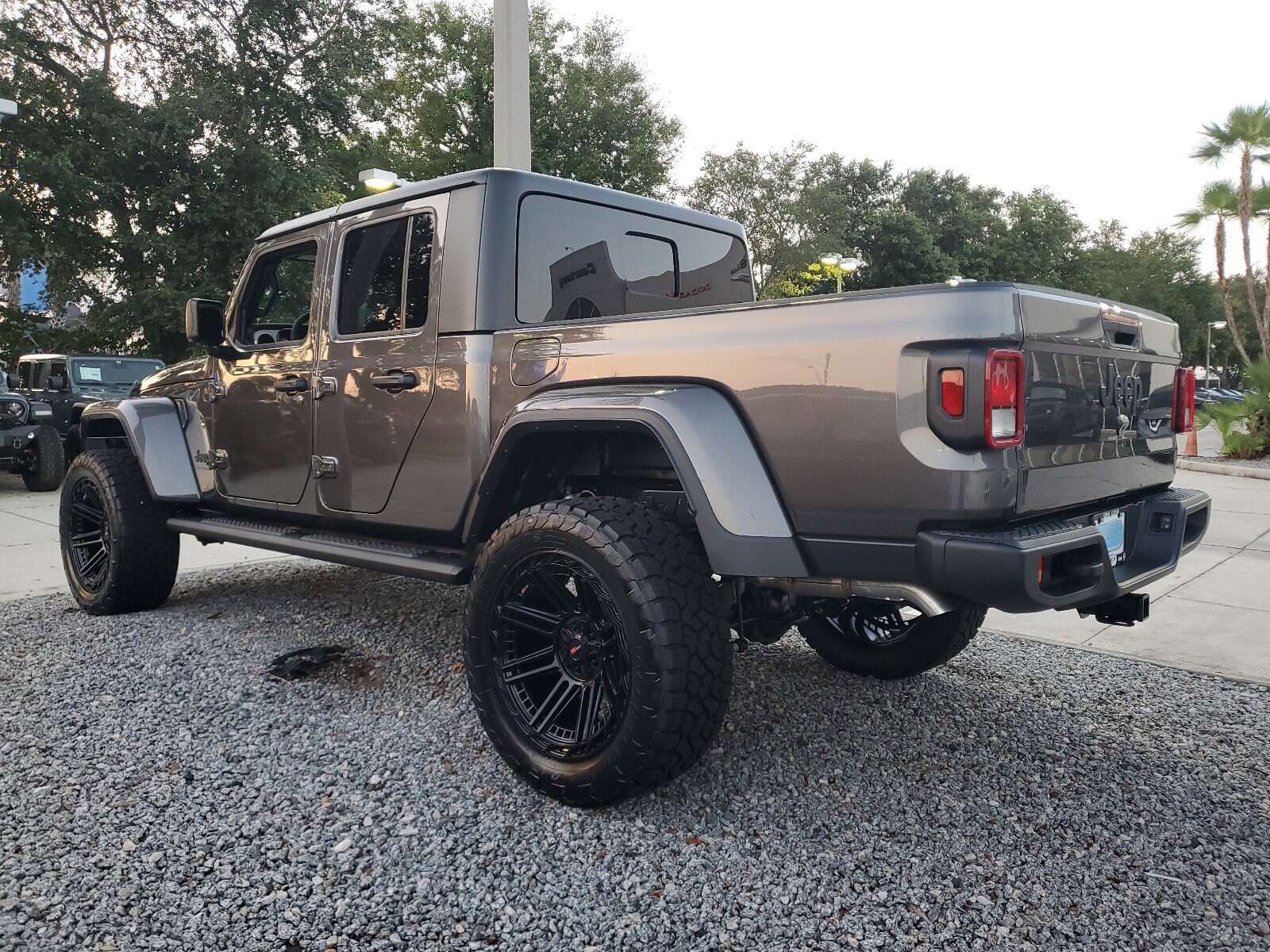 2025 Jeep Gladiator Sport S photo 3