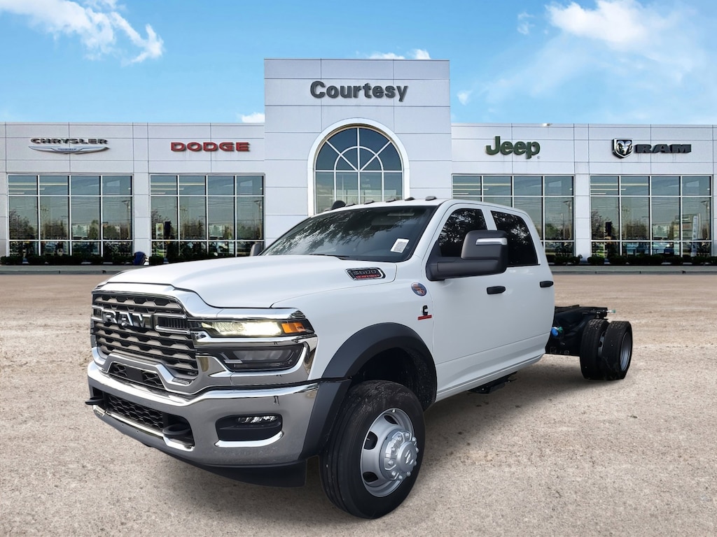 New 2025 Ram 5500 Chassis Cab 5500 TRADESMAN CHASSIS CREW CAB 4X4 84' CA Pickup