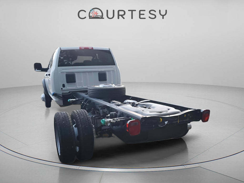 New 2025 Ram 5500 Chassis Cab TRADESMAN CREW 4X4 84' CA Pickup