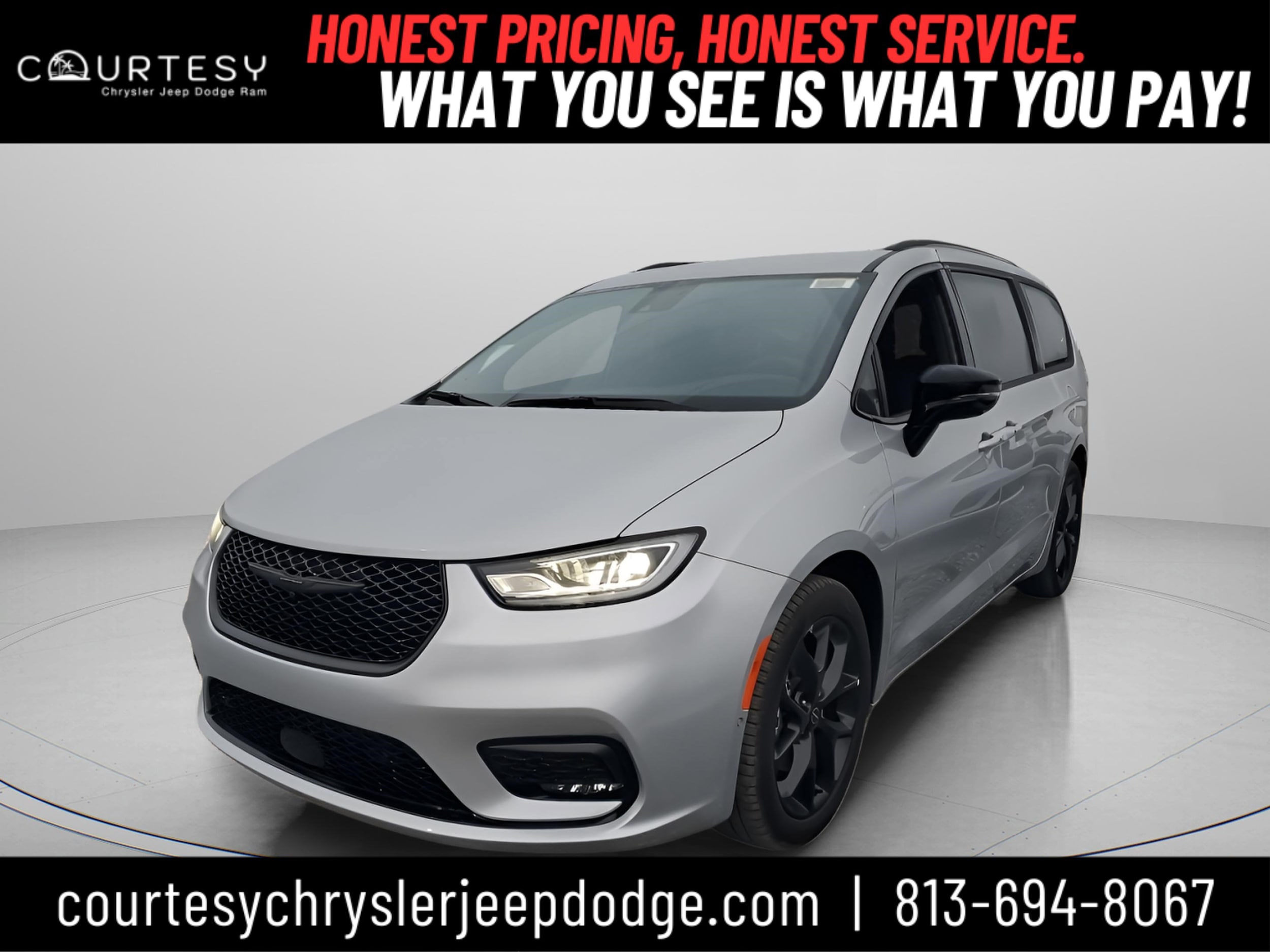 2026 Chrysler Pacifica Select's photo