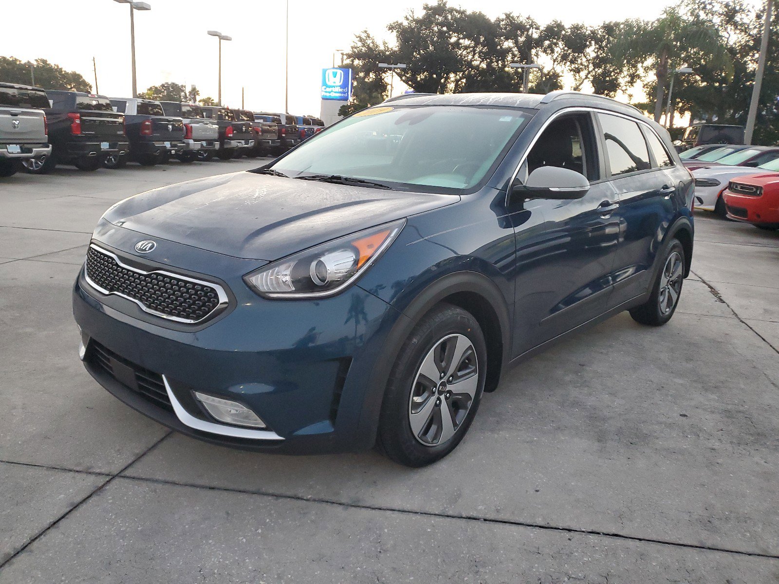 Used 2019 Kia Niro EX with VIN KNDCC3LC2K5301970 for sale in Tampa, FL