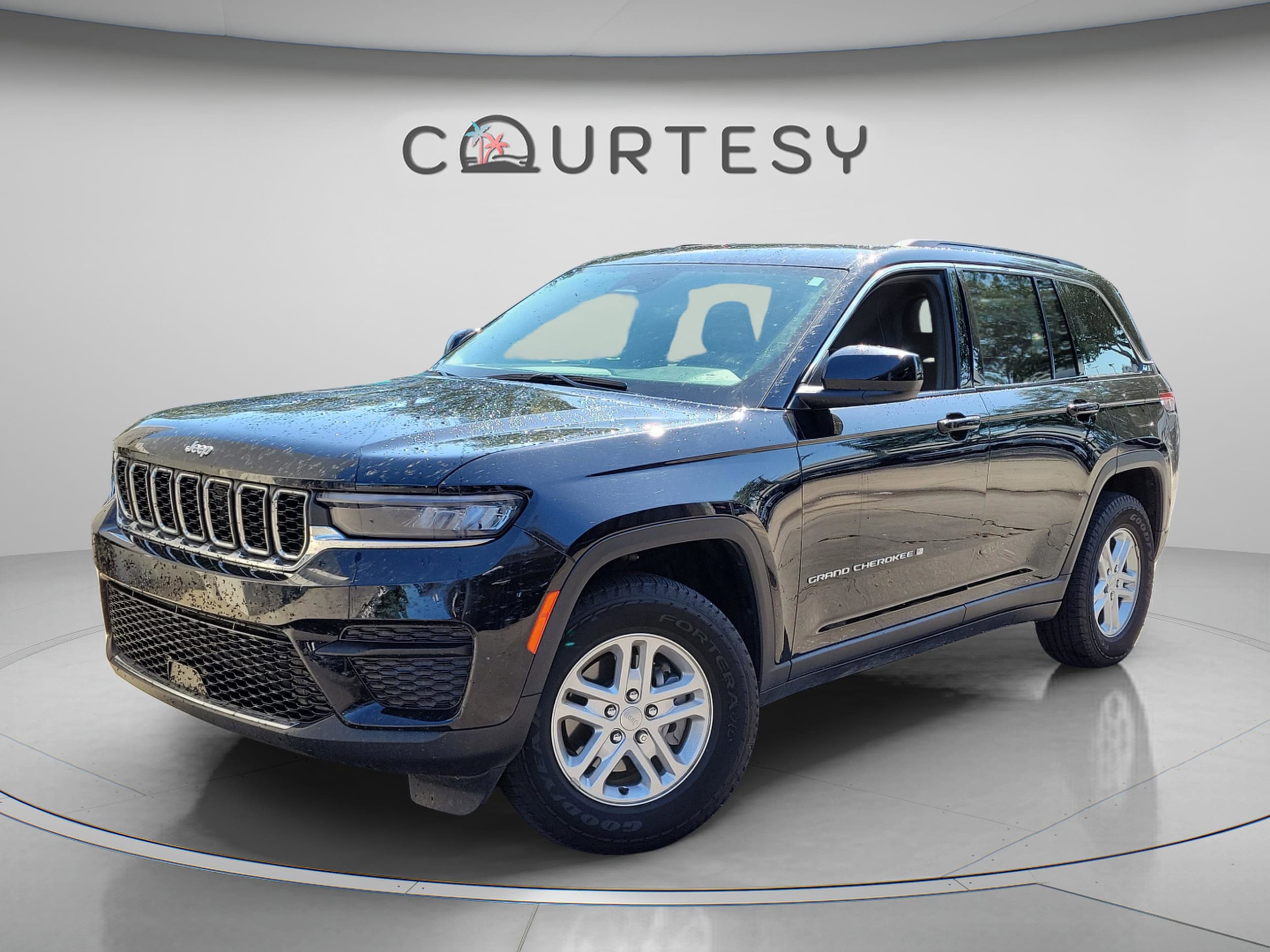 2025 Jeep Grand Cherokee Laredo 4x4's photo