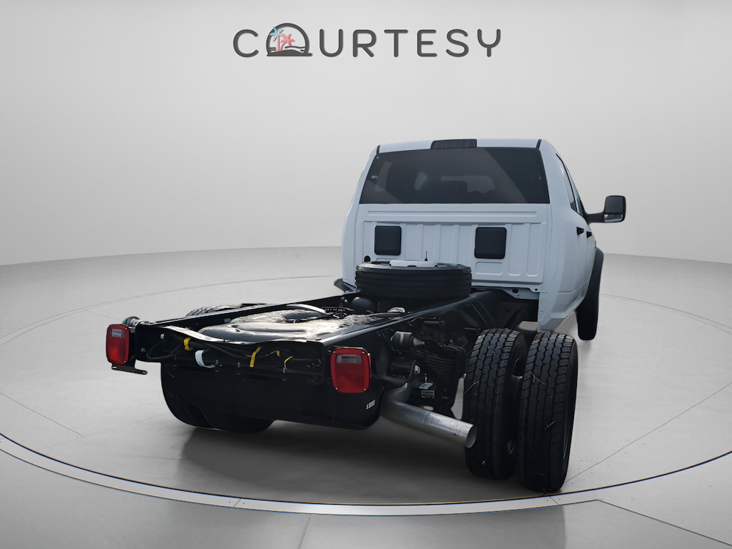New 2025 Ram 4500 Chassis Cab TRADESMAN CREW 4X4 60' CA Pickup