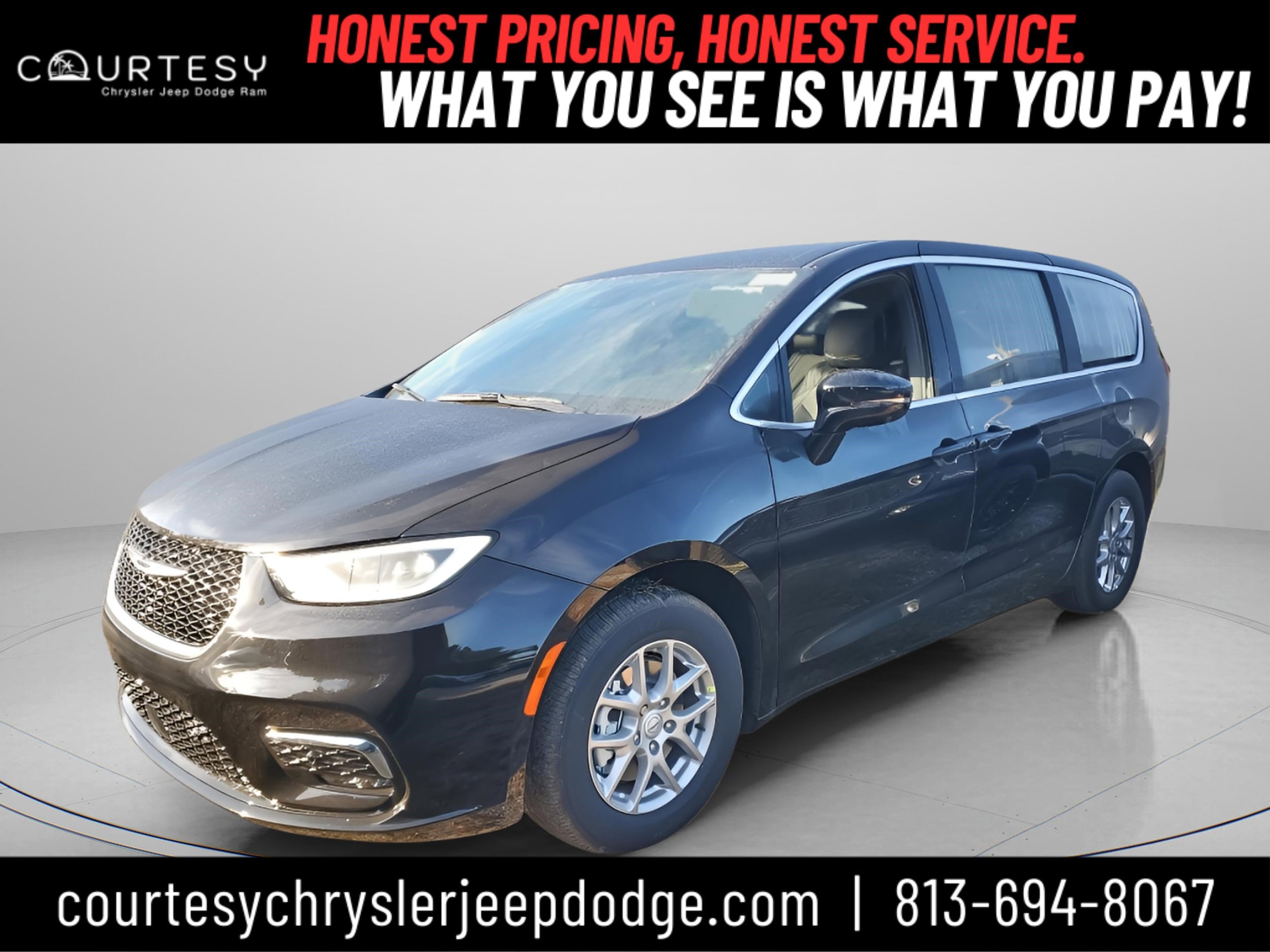 2026 Chrysler Pacifica Select's photo