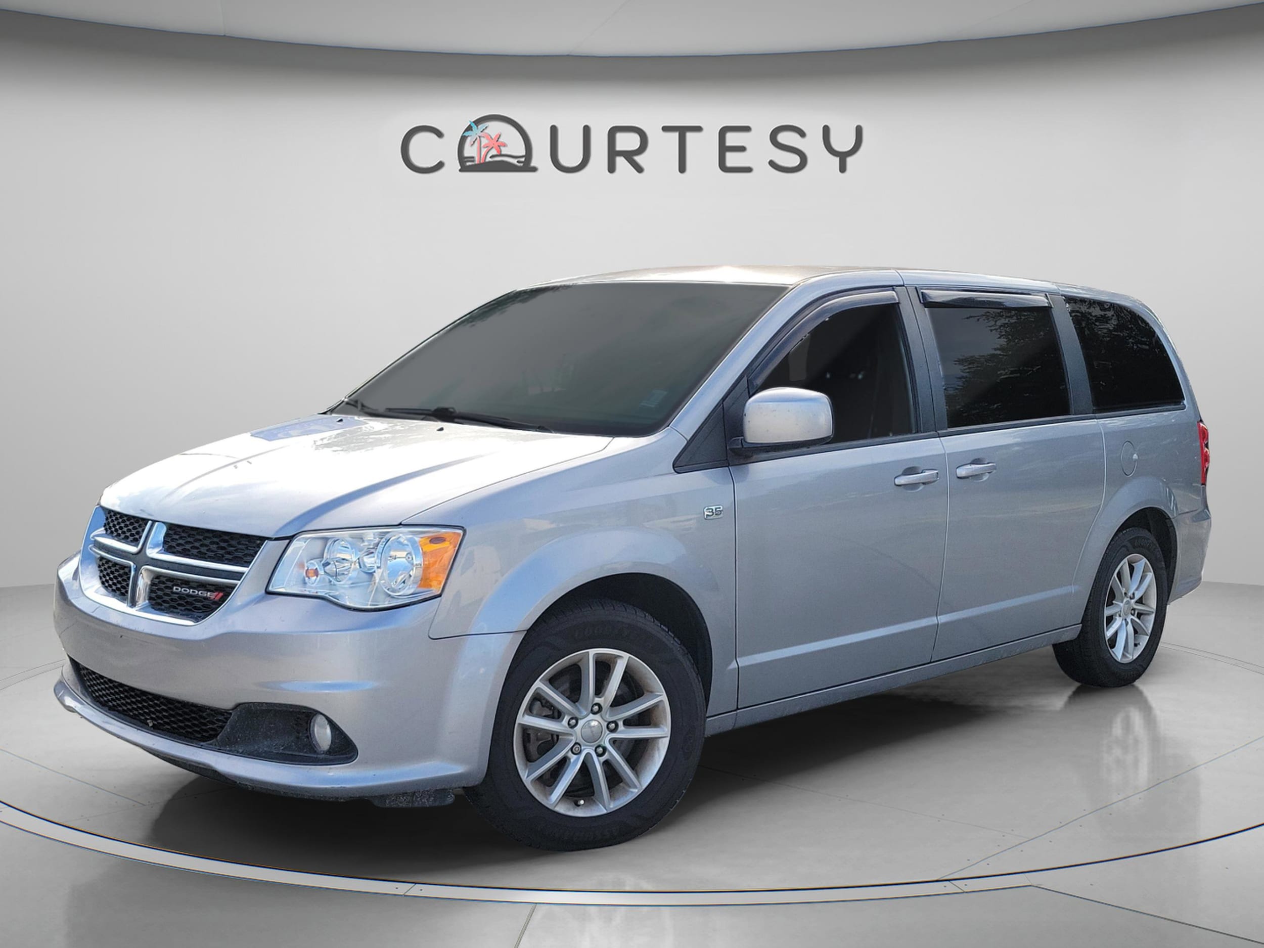 2019 Dodge Grand Caravan SE 35th Anniversary's photo