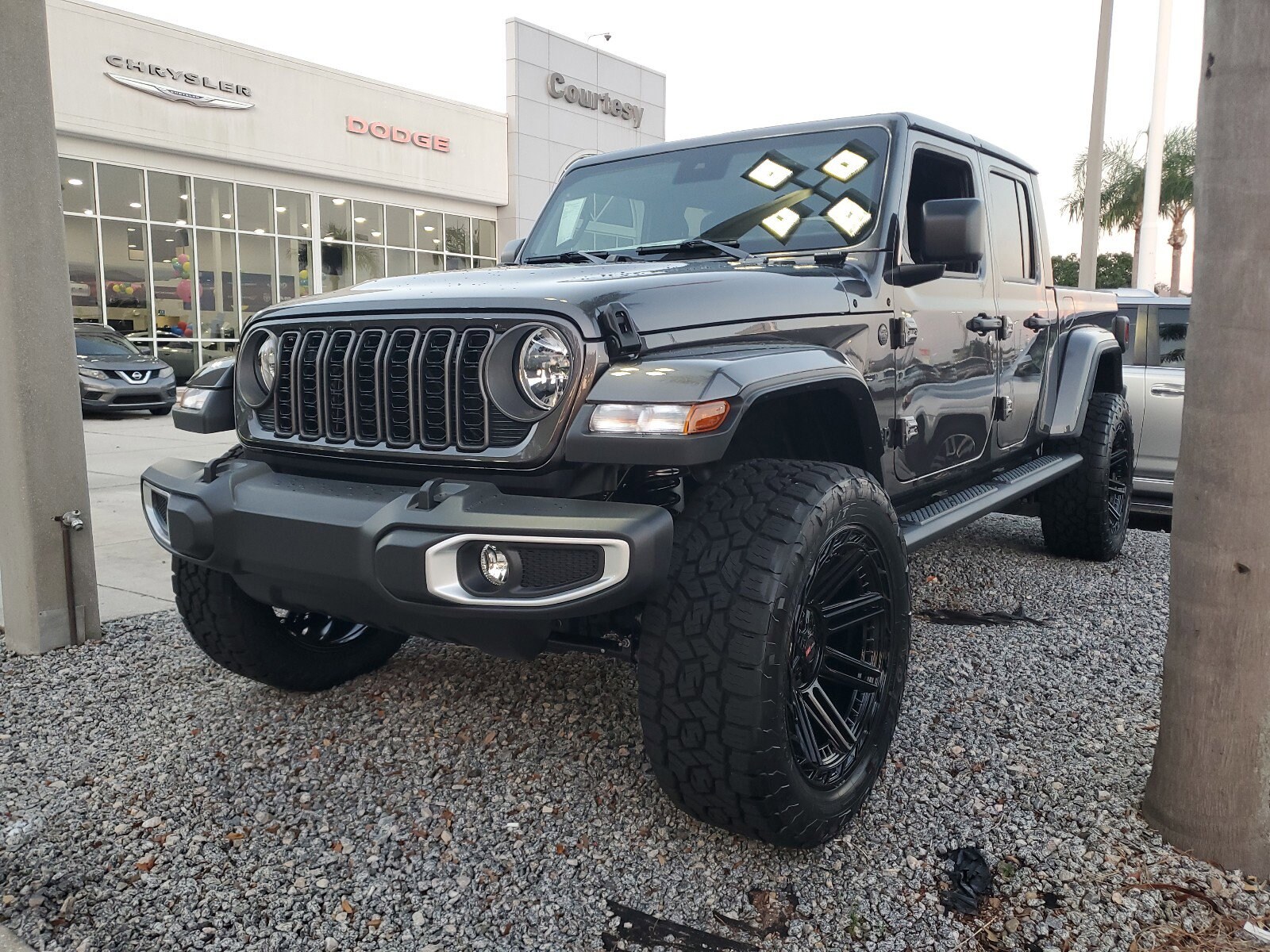 2025 Jeep Gladiator Sport S photo 2