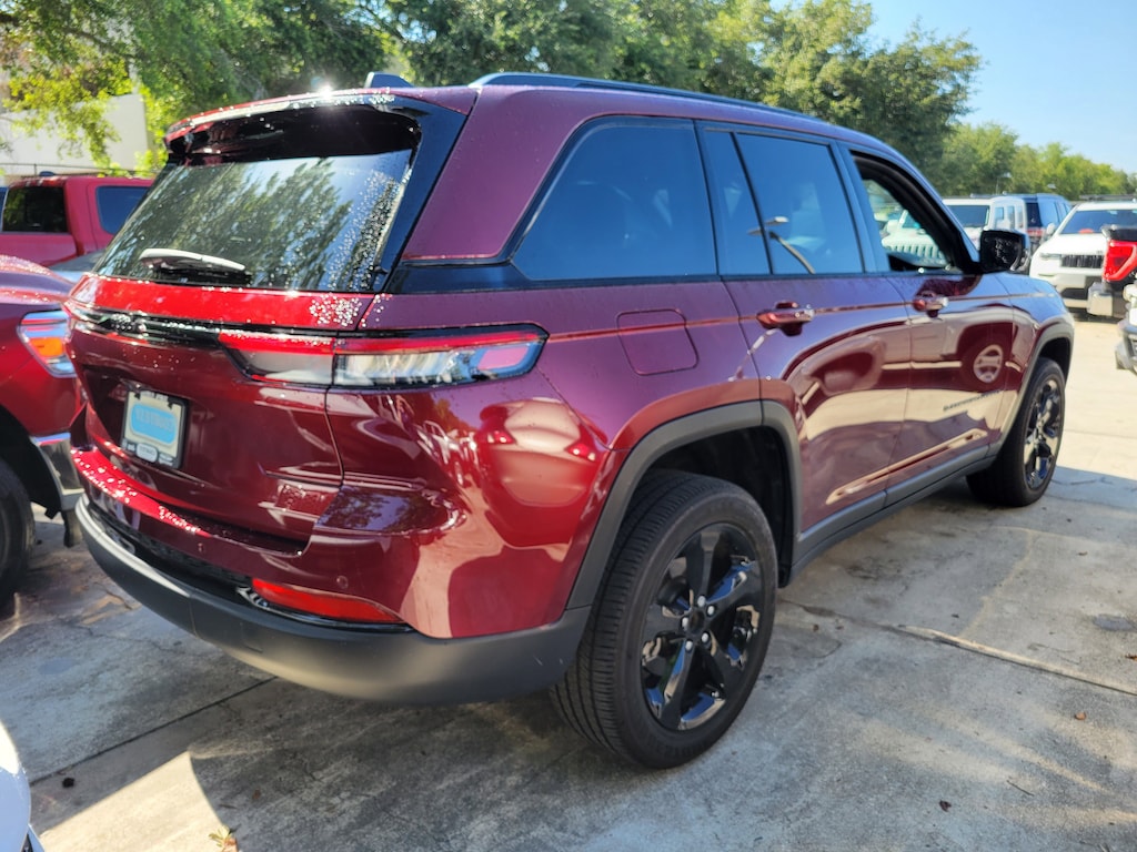 Used 2025 Jeep Grand Cherokee Altitude Altitude 4x2