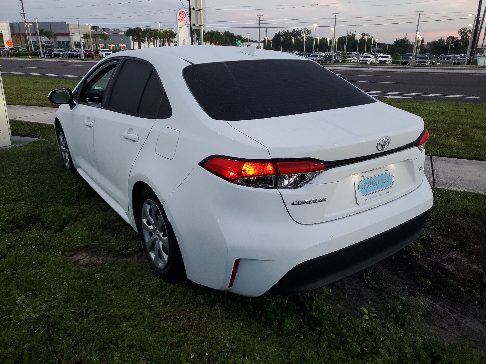2024 Toyota Corolla LE photo 3