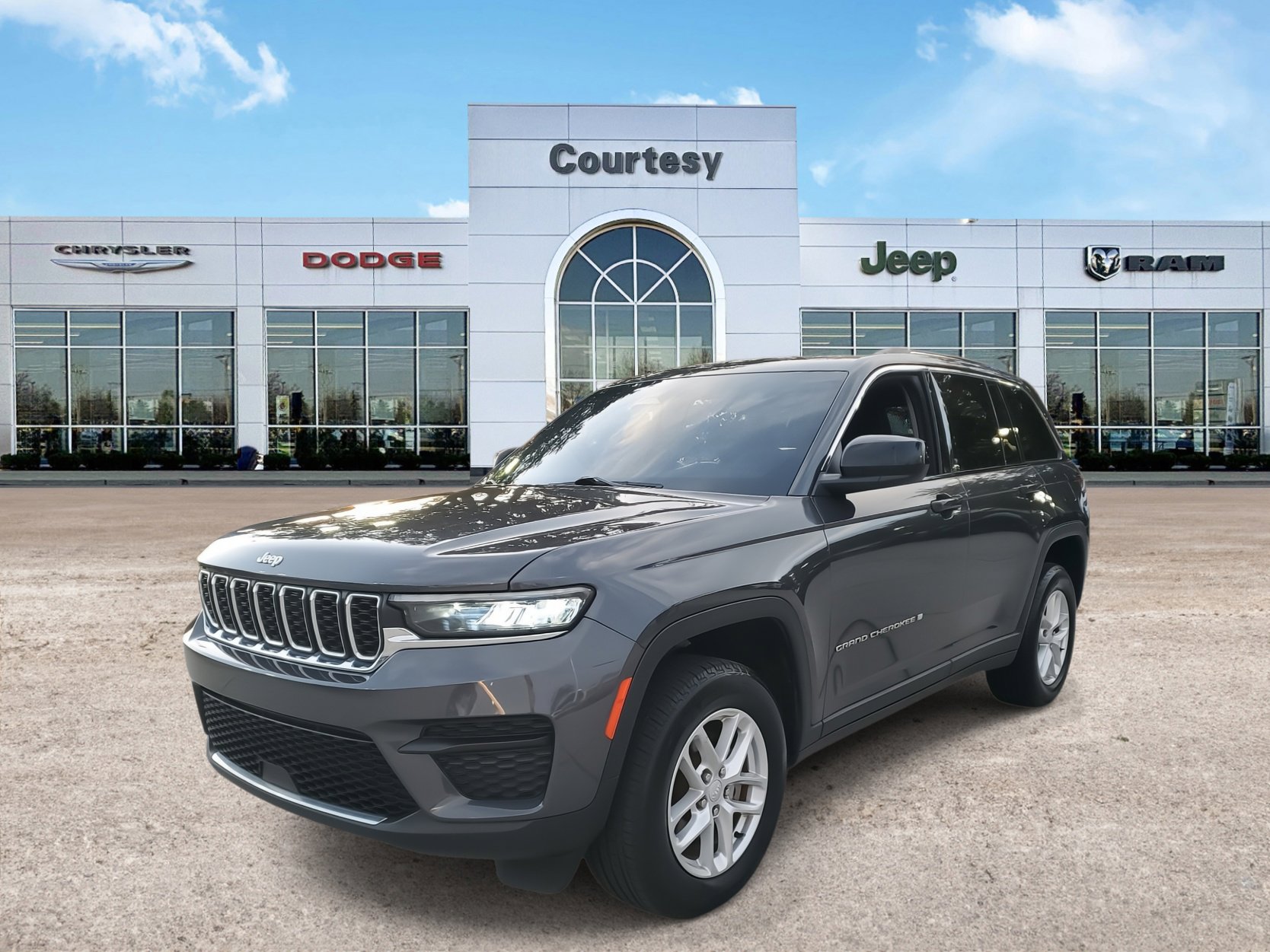 2024 Jeep Grand Cherokee Laredo X photo 2