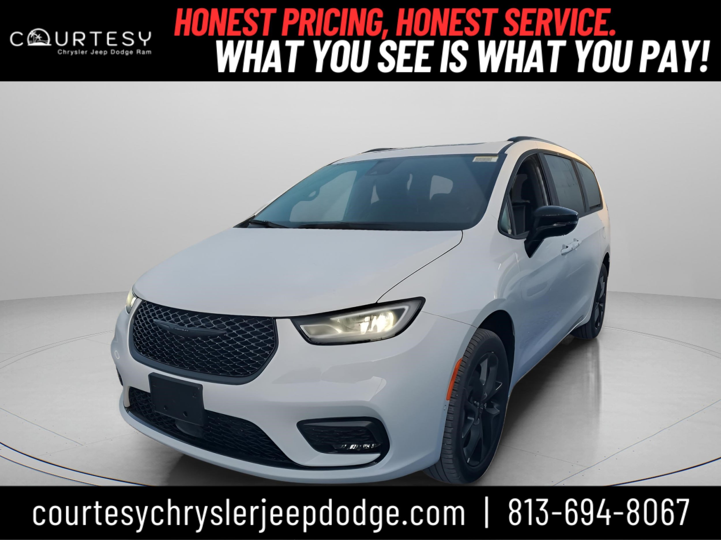 2026 Chrysler Pacifica Limited's photo