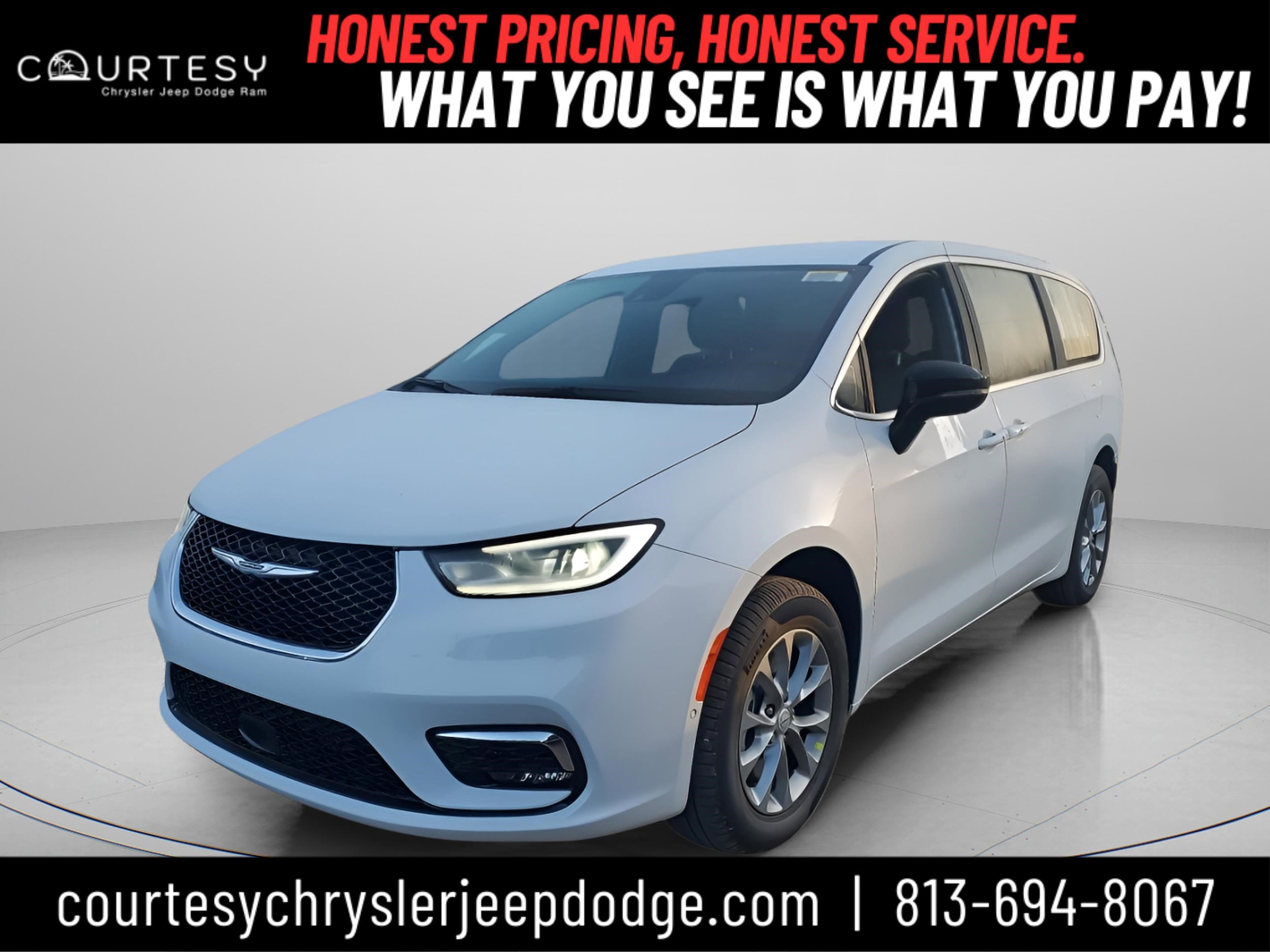 2026 Chrysler Pacifica Select's photo