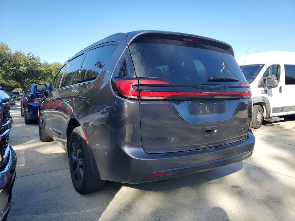Used 2023 Chrysler Pacifica Limited Limited AWD