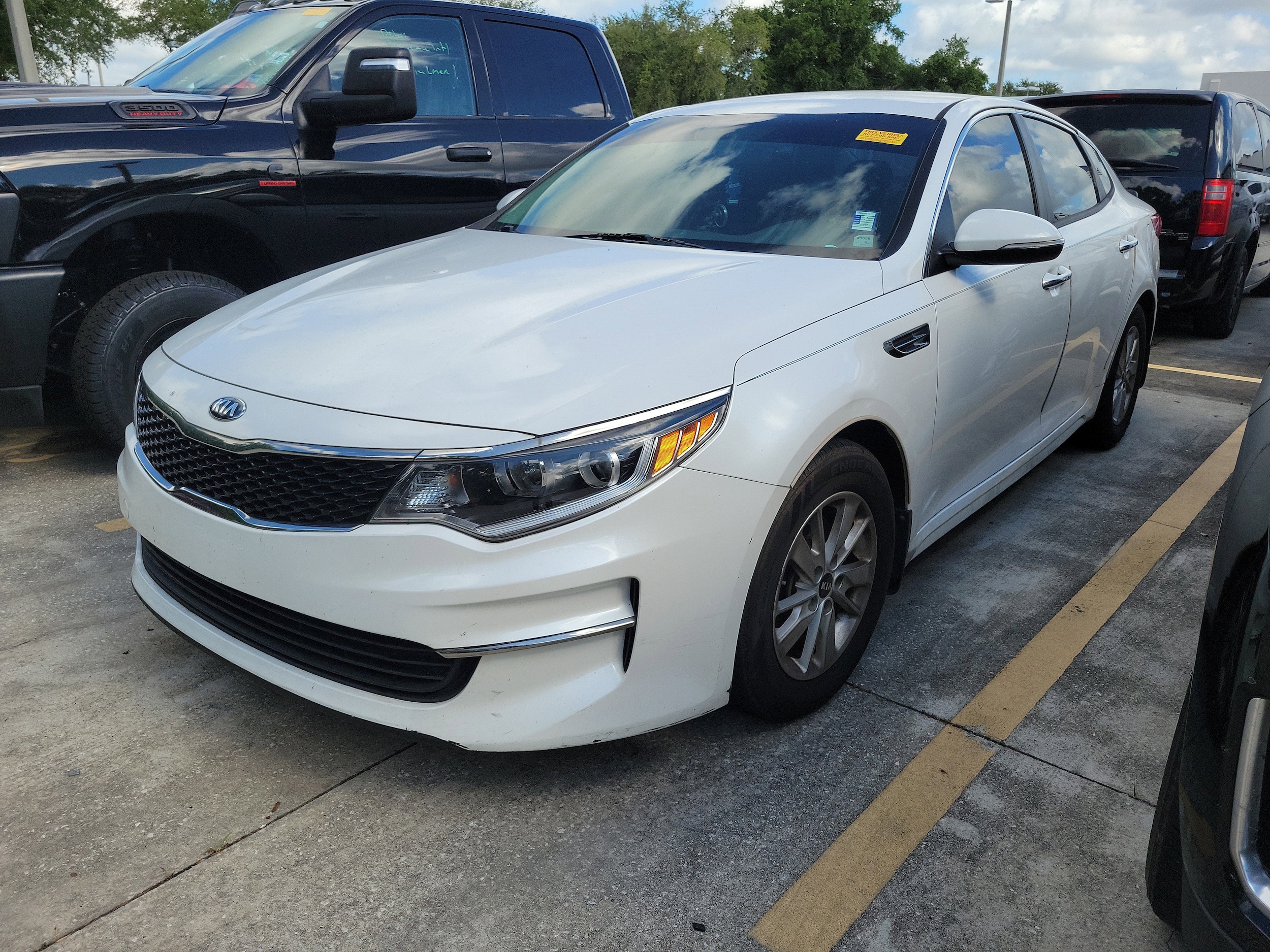 2017 Kia Optima's photo