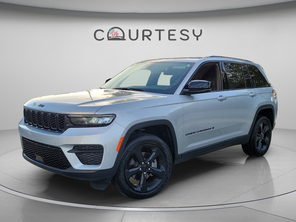 Used 2025 Jeep Grand Cherokee Altitude Altitude 4x2