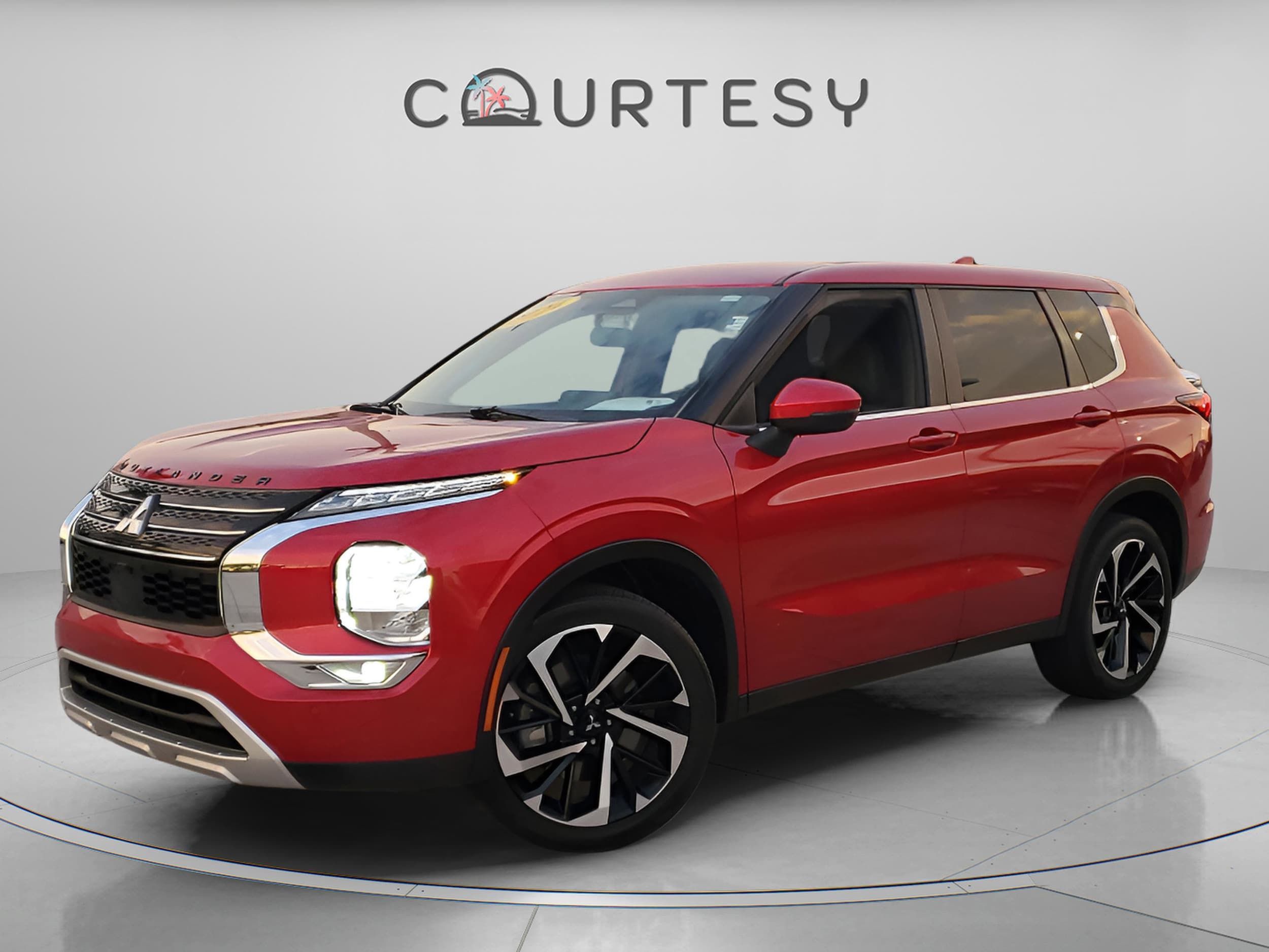 2024 Mitsubishi Outlander SE's photo