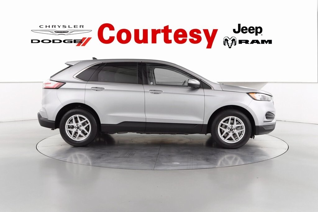 2024 Ford Edge SEL photo 3