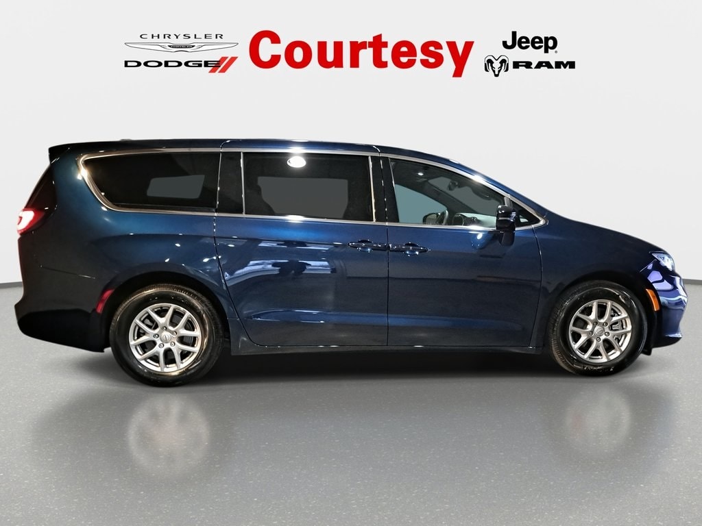 New 2025 Chrysler Pacifica SELECT Passenger Van
