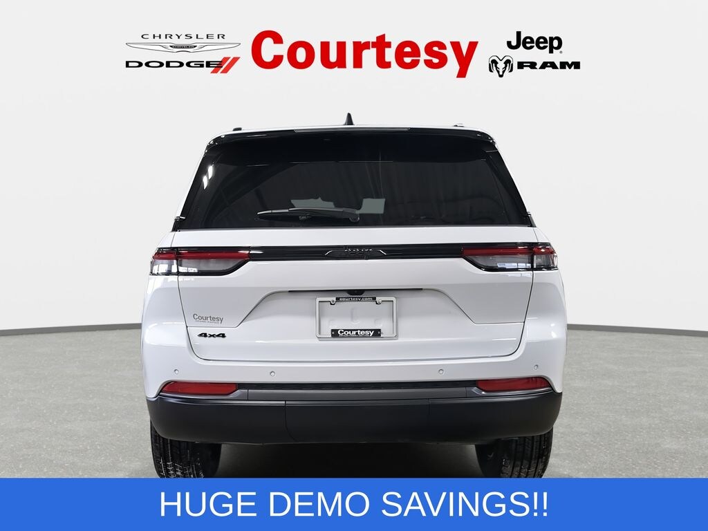 New 2026 Jeep Grand Cherokee LAREDO ALTITUDE 4X4 Sport Utility