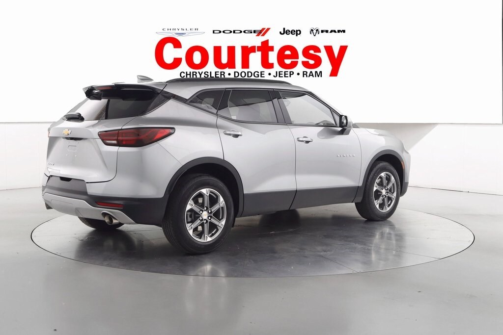 2023 Chevrolet Blazer 2LT photo 3