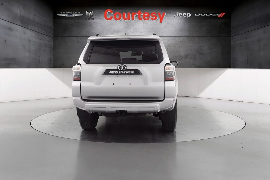 2023 Toyota 4Runner TRD Off-Road photo 4