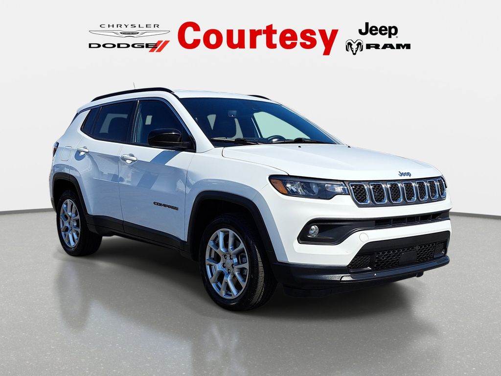 2023 Jeep Compass Latitude Lux 4X4's photo
