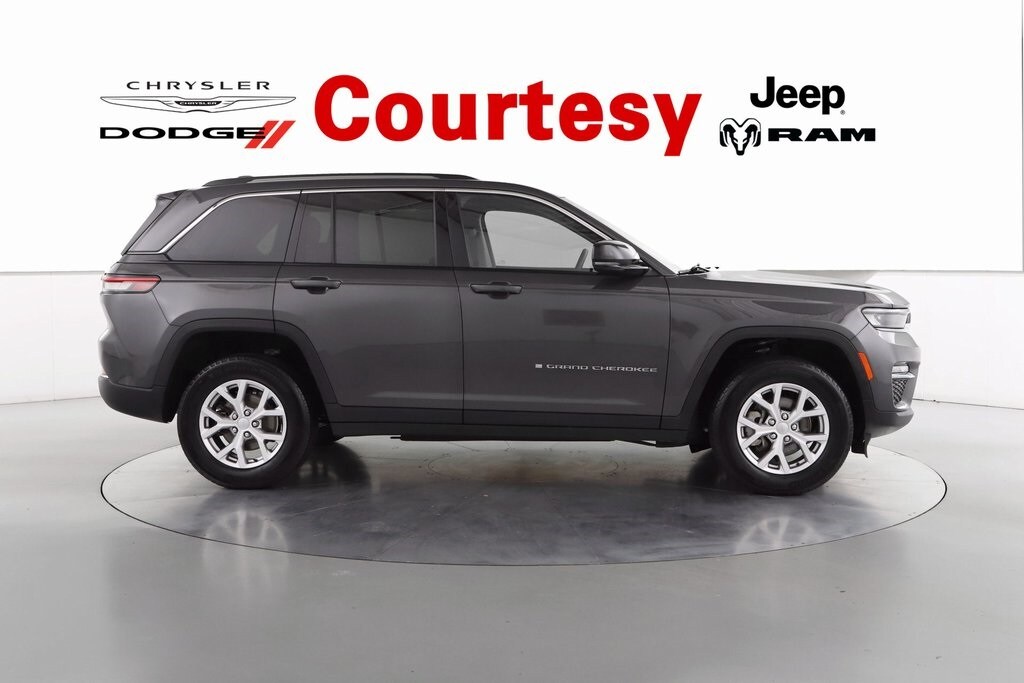 2022 Jeep Grand Cherokee Limited photo 3