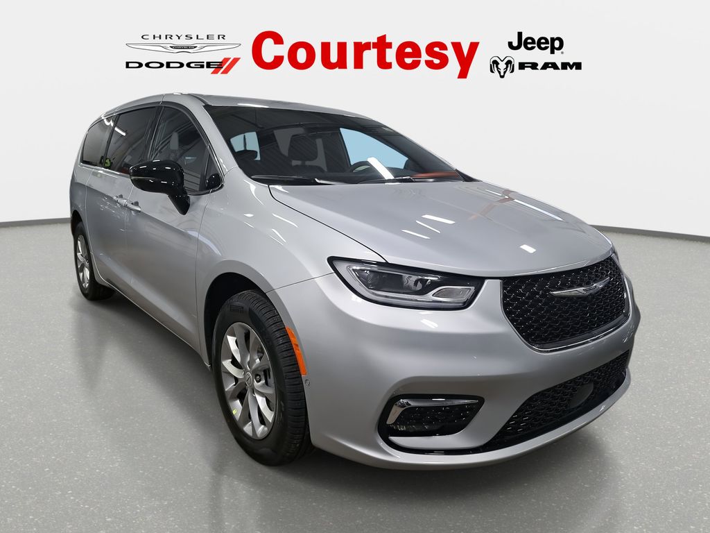 2026 Chrysler Pacifica Select AWD's photo