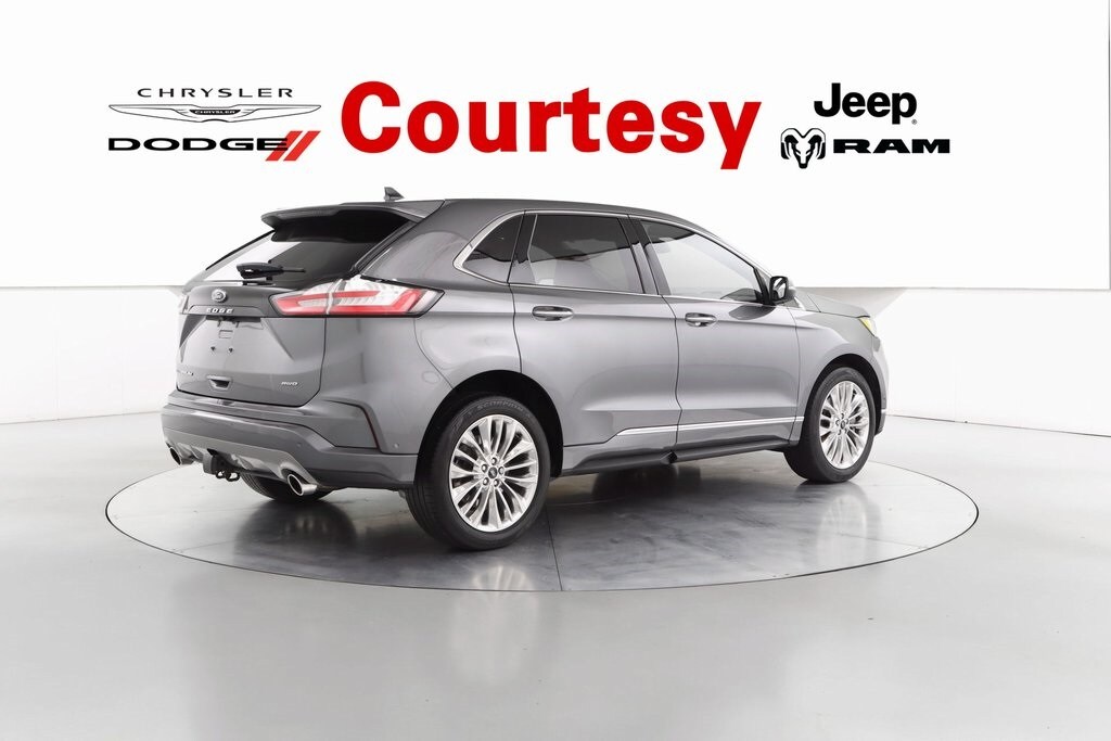 2021 Ford Edge Titanium photo 4