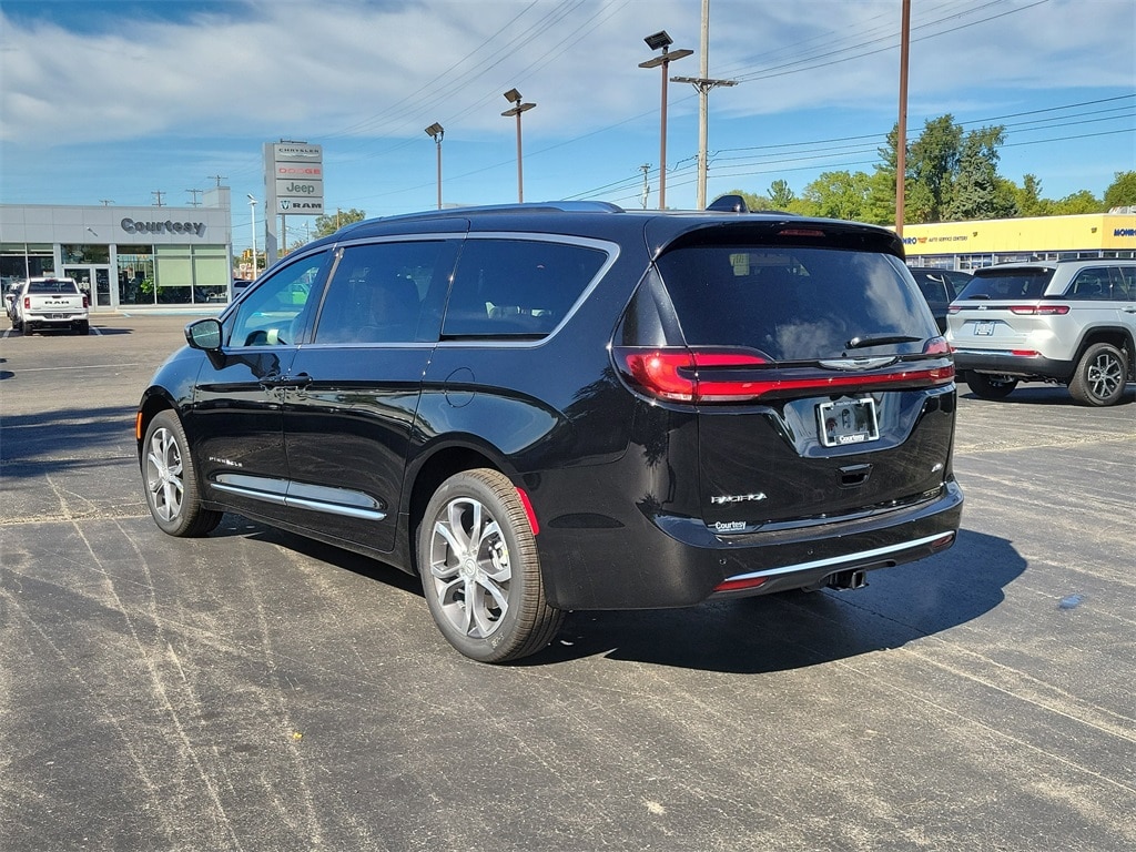 New 2026 Chrysler Pacifica PINNACLE AWD Passenger Van