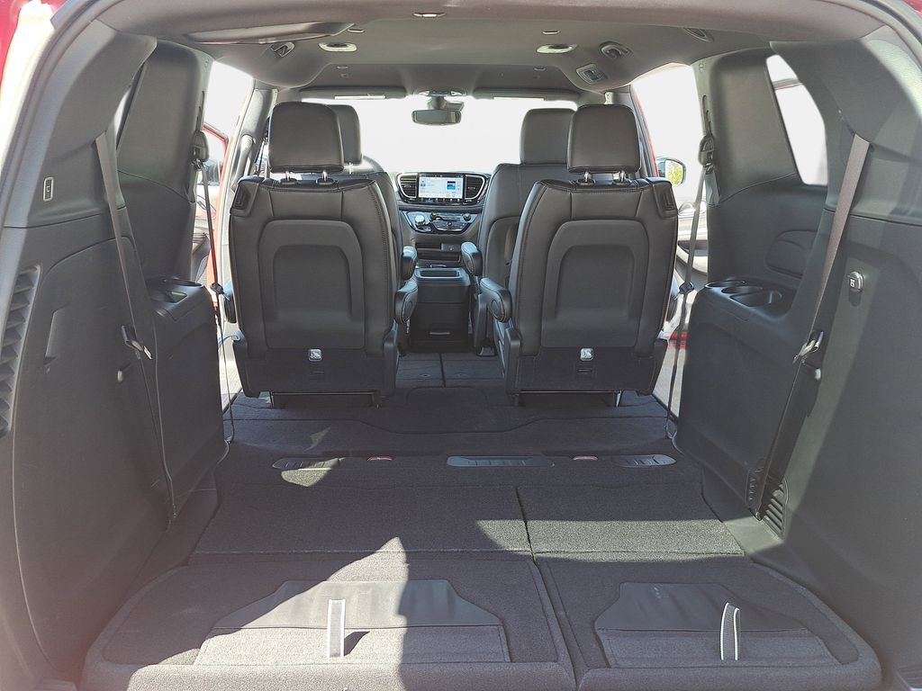 2026 Chrysler Pacifica Select - Photo 14
