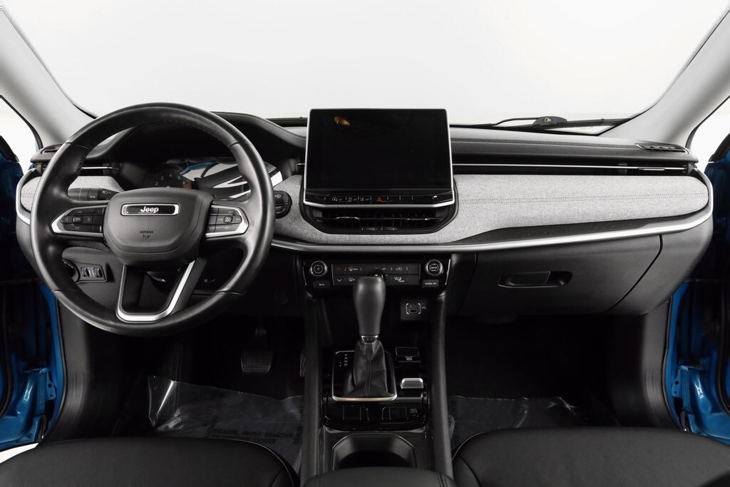 2022 Jeep Compass Latitude Lux photo 2