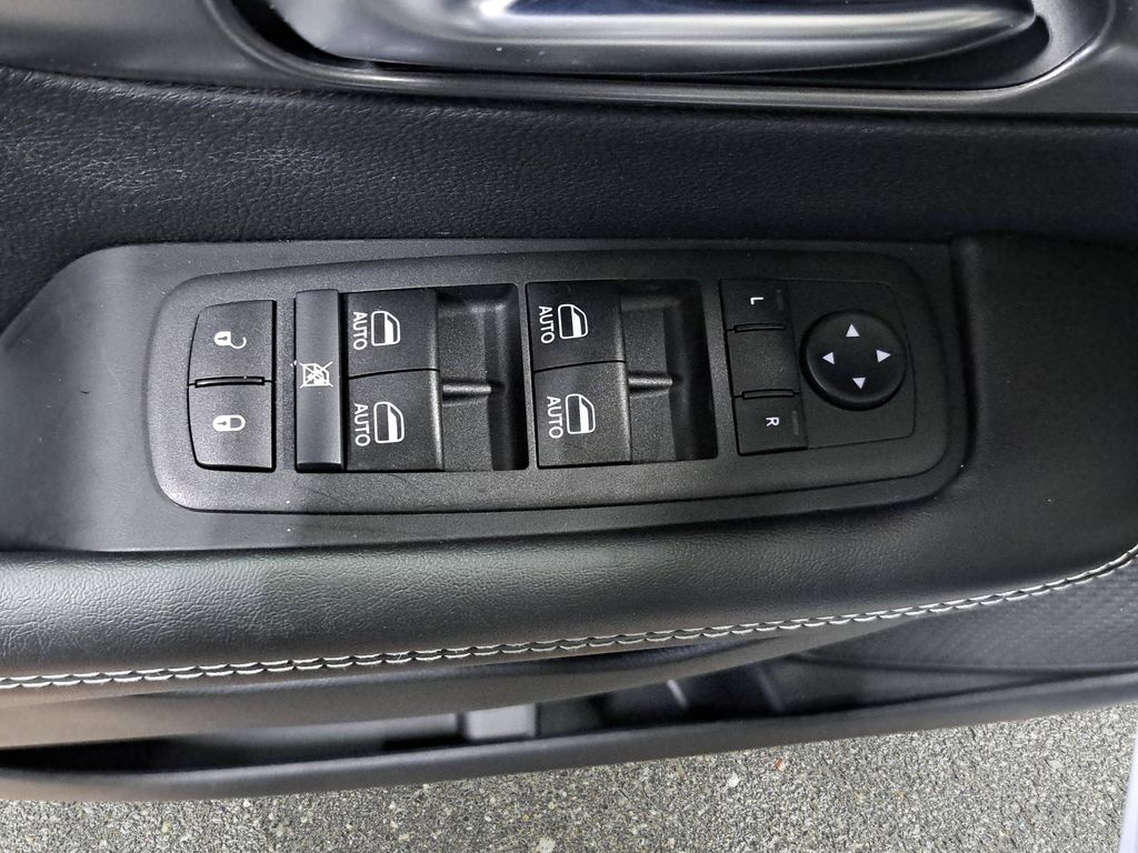 2026 Chrysler Pacifica Select - Photo 30