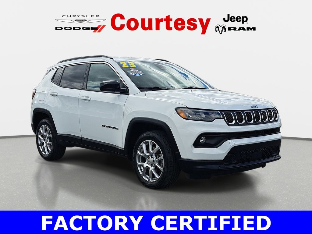 2023 Jeep Compass Latitude Lux 4X4's photo