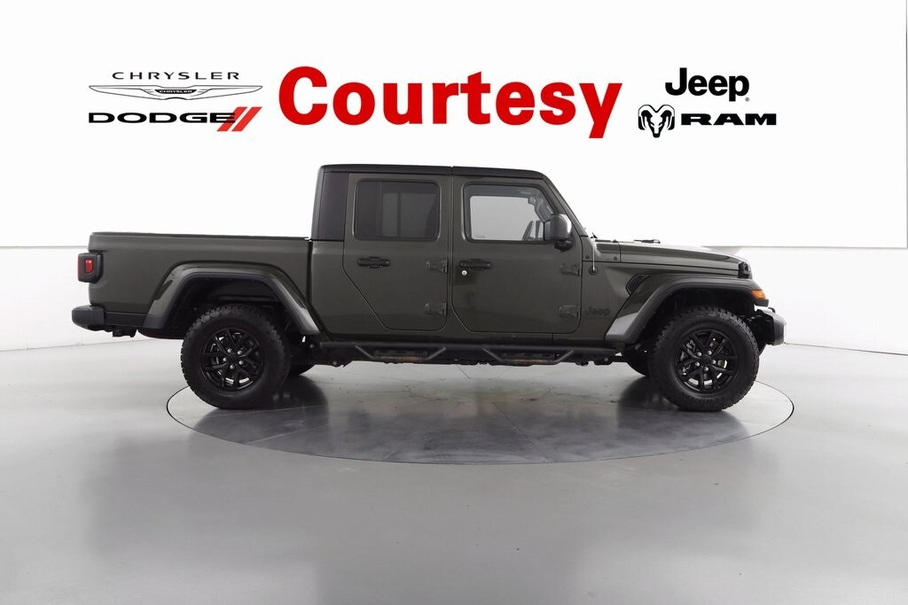 2021 Jeep Gladiator Sport S photo 2