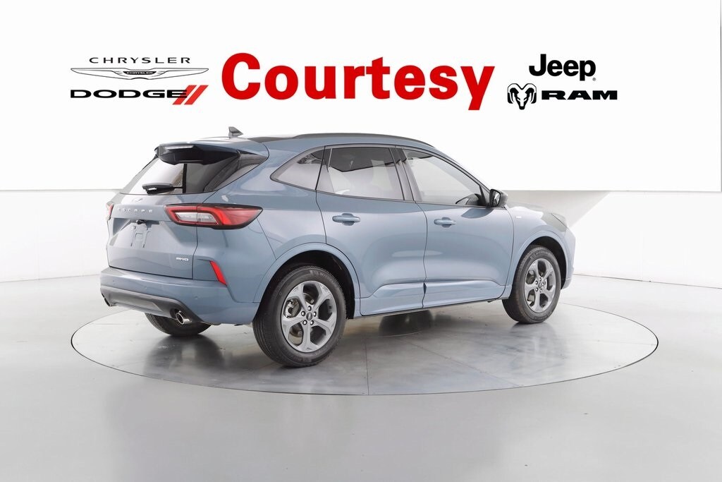 2024 Ford Escape ST-Line photo 2